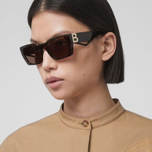 BURBERRY Motif Black Rectangle Sunglasses - Picture 1 of 9
